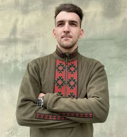 Капюшонки и спортивные кофты с полной запечаткой: Фліска Вишиванка Червоний орнамент